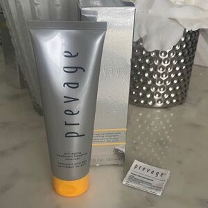 Elizabeth Arden Prevage Anti-Aging Treatment Cleanser - Silver and Yellow